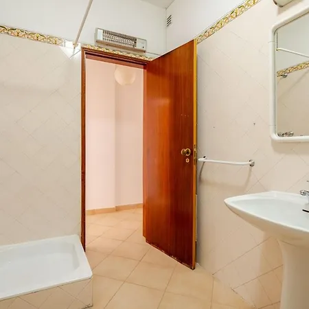 Rare 2 In The Historic Center - 110m To Appartement Albufeira